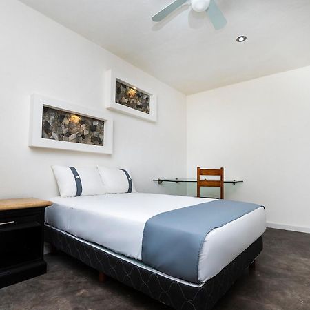 Capital O Hotel Joyma Suites, San Luis San Luis Potosi Bagian luar foto