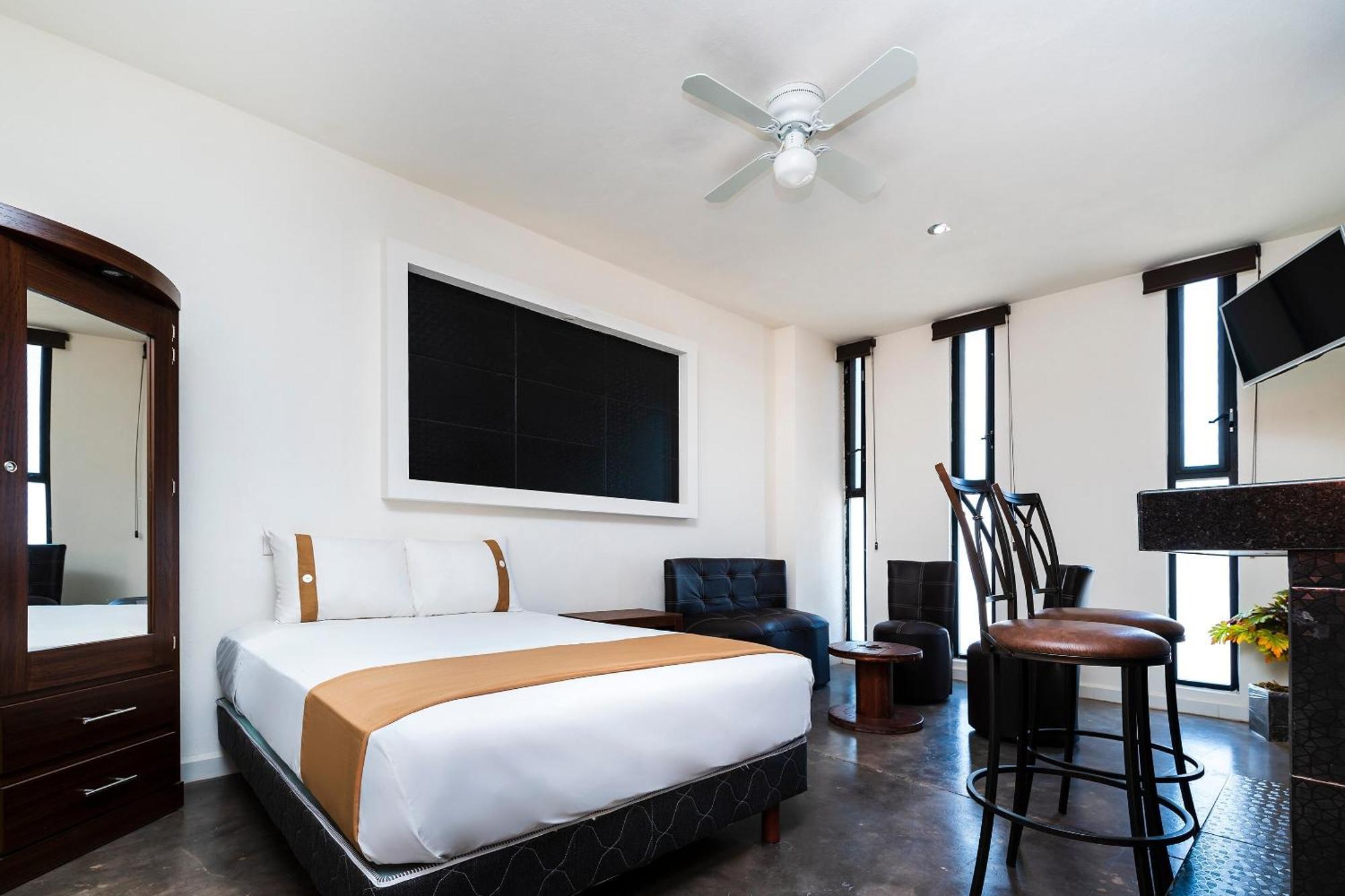 Capital O Hotel Joyma Suites, San Luis San Luis Potosi Bagian luar foto